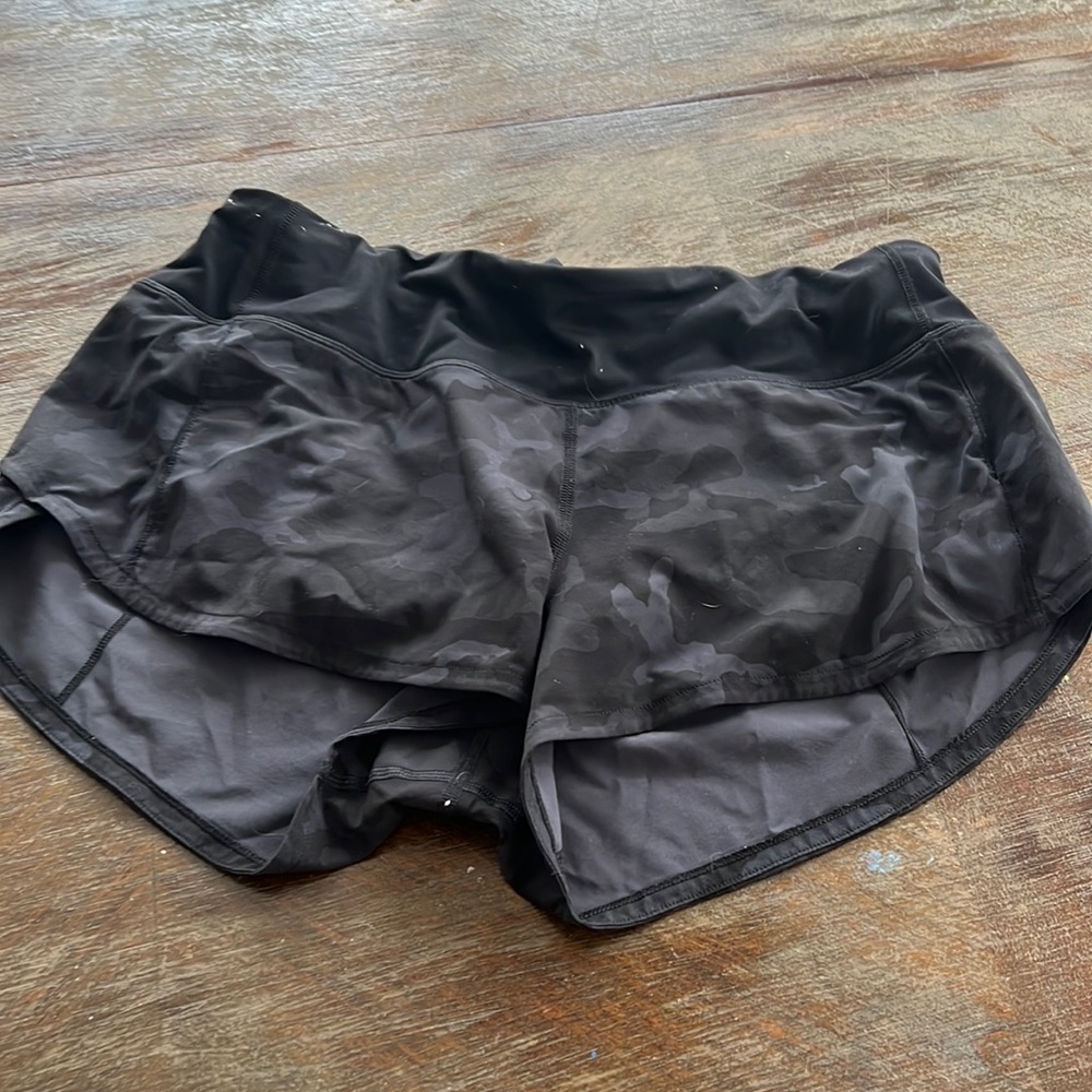 Black camo lululemon speed up shorts size 6